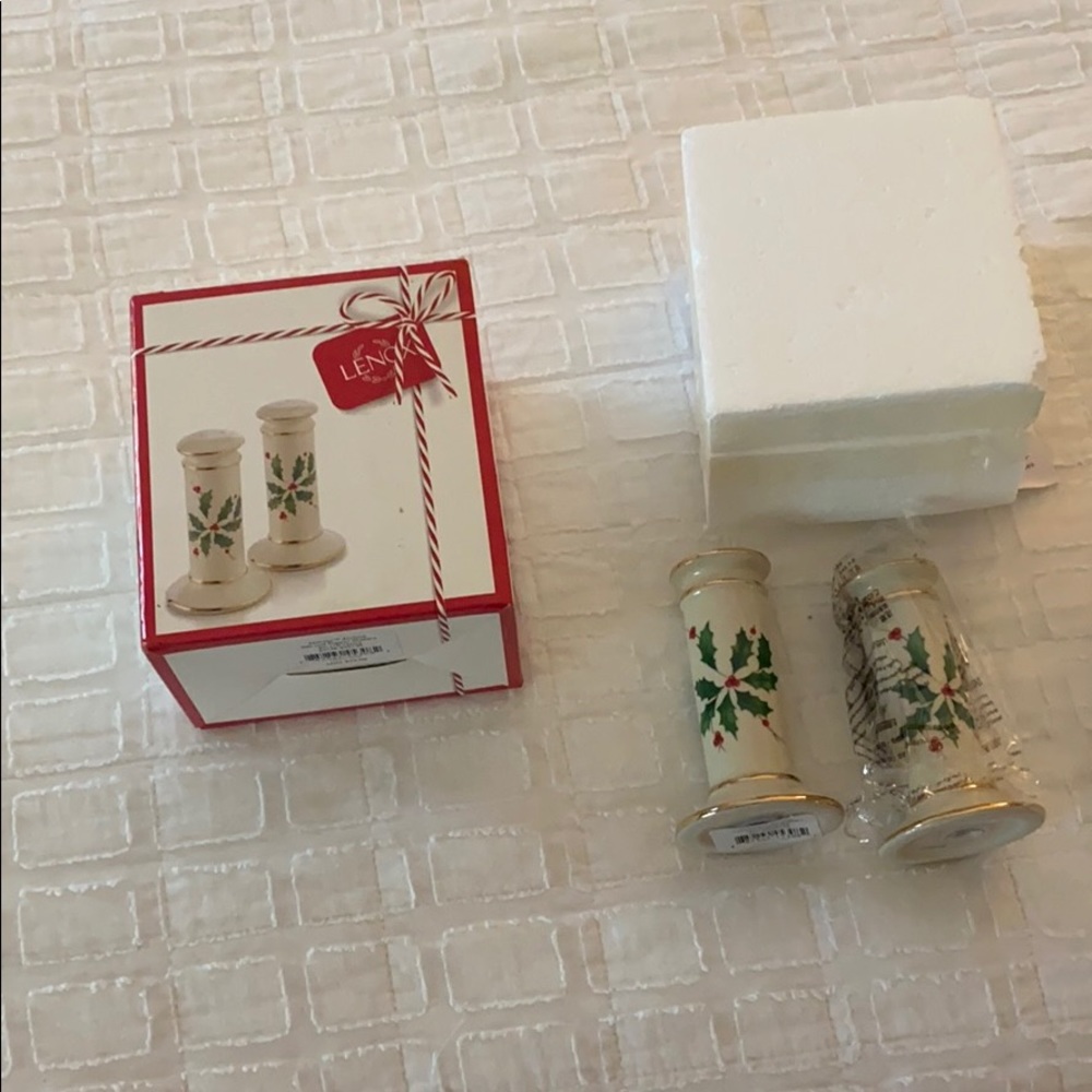 Lennox Holiday Archives salt and pepper shakers